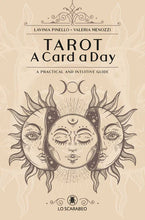 Afbeelding in Gallery-weergave laden, TAROT A Card a Day - BOEK/BOOK
